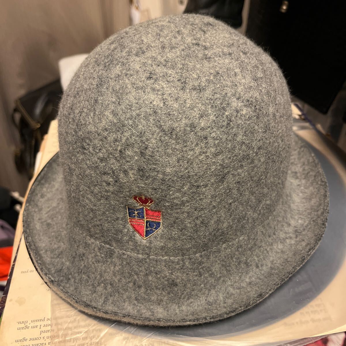 新品・トラディショナル・かっこいいワンポイント刺繍入り ウール100%グレーハットかわいい新品 IVYタイプ インタレスティング拍卖