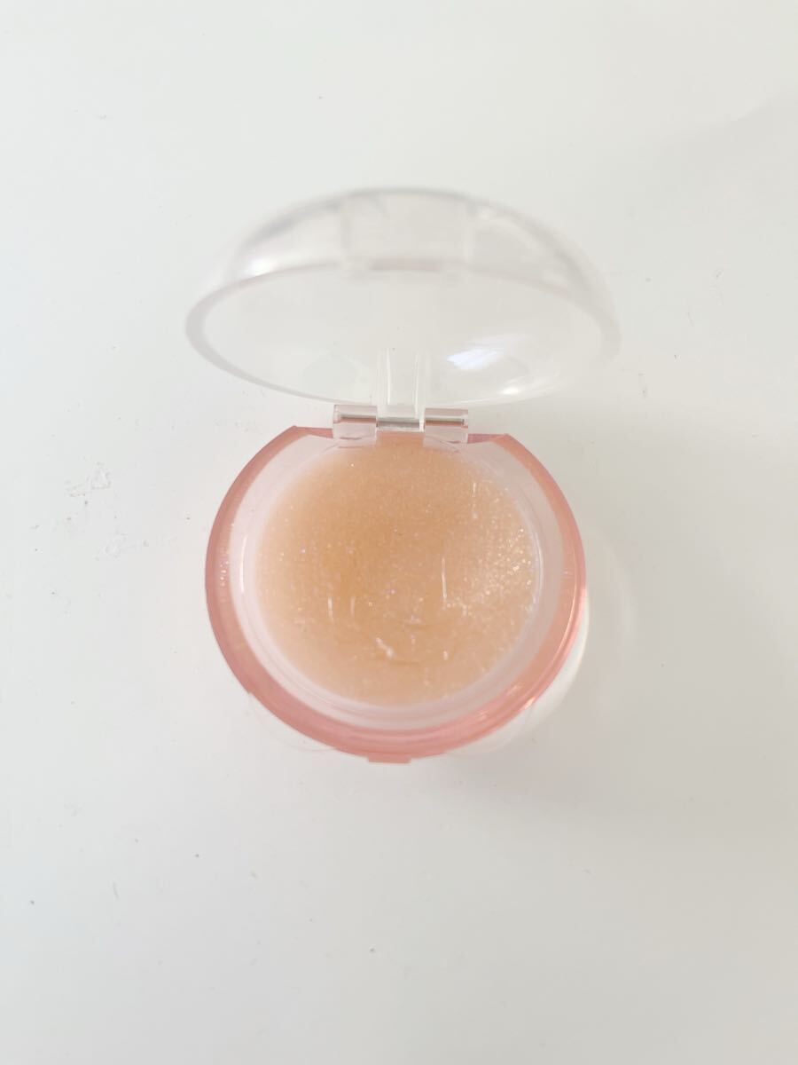 舞妓はん / 花飴バーム 02 こすもす色 美容液成分を贅沢に配合した高保湿のリップバーム ピンクベースでキラキラ感アップ 定価990円拍卖