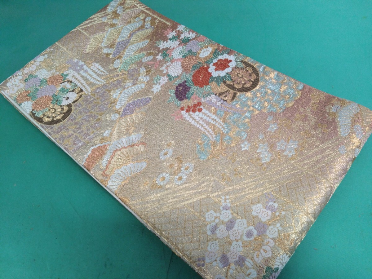 ●33 高級 袋帯 カラフル 金 銀 糸 唐織 膨れ織 御所車 桜 藤 松 菊 桔梗 牡丹 菖蒲 花 紋様 煌 雅 豪華絢爛 六通 帯 縁起物 美品 ①拍卖