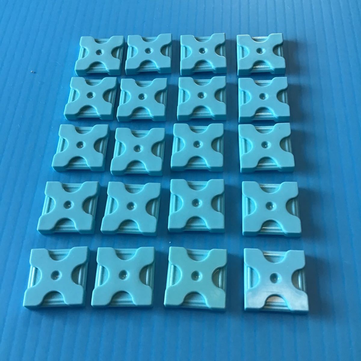 used 「 LaQ ラキュー 基本 パーツ 水色 No.1 20個 」 / 四角形 / ライトブルー /20ピース/ パズルブロック 知育玩具おすすめ拍卖