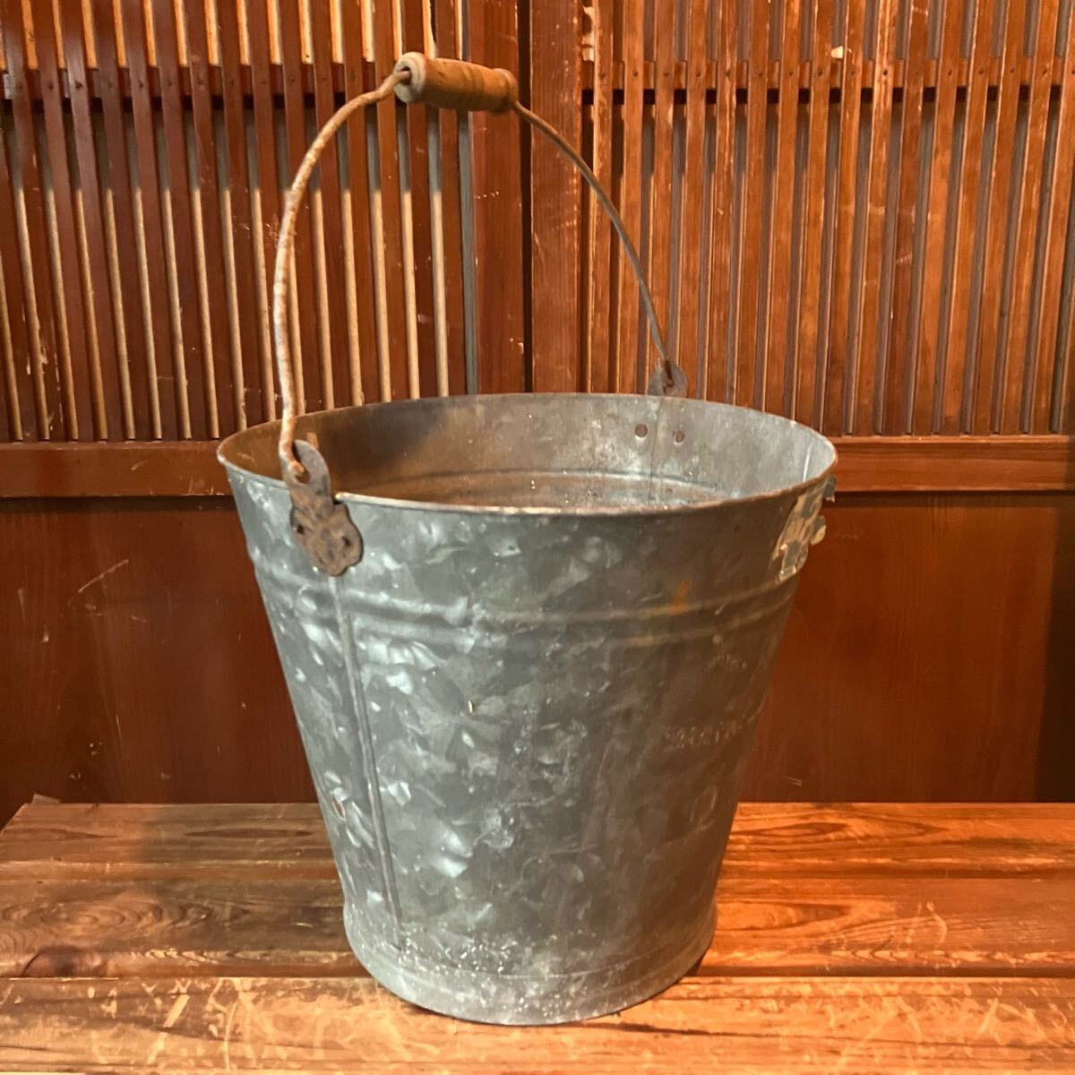 昭和レトロ ブリキ製バケツ バケツ ヴインテージ 古道具 陳列什器 ガーデニング 花入れ 古民具 管L-146拍卖