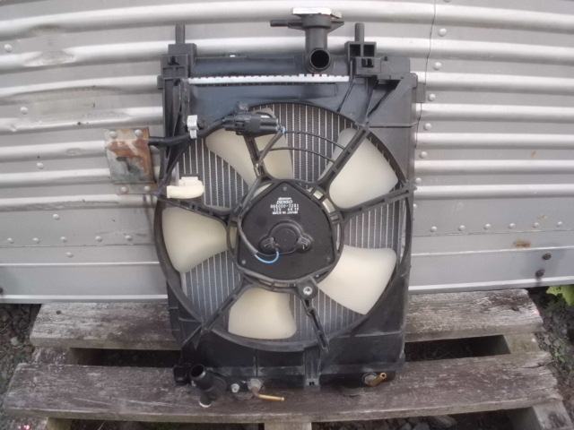 ムーヴ/ムーヴカスタム L175S ラジエーター拍卖