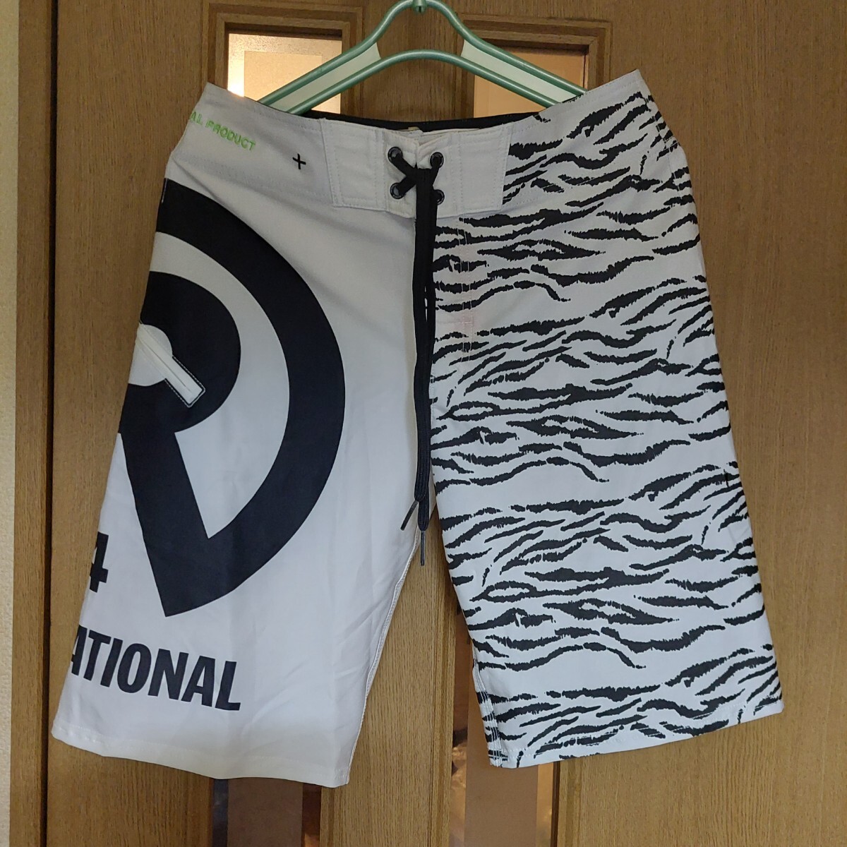 RealBvoice リアルビーボイス ボードショーツ 新品未使用タグ付拍卖