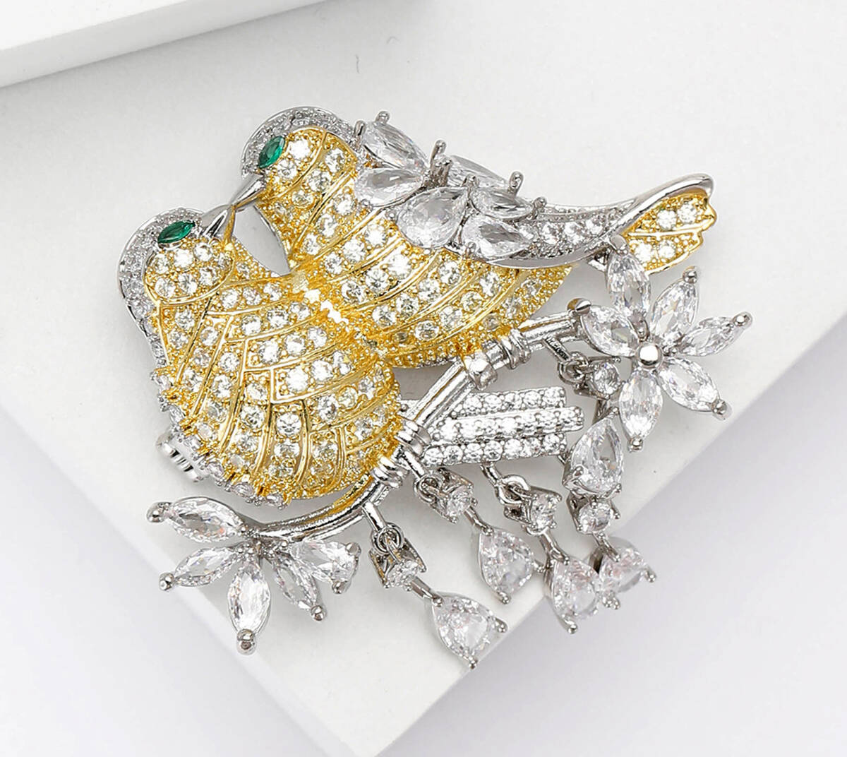 N250197◆Bigstone◆【愛の鳥】絶美品*細工を極める*鳥ちゃんのデザイン*高品質のブローチ拍卖