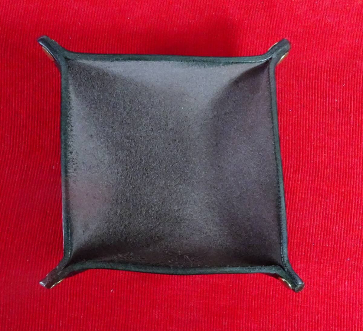 No.10 Desk Utility Tray Size:10㎝ x10cm 深さ:3cm ・2.5mm厚・牛革製品拍卖