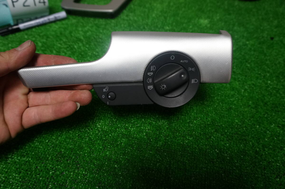 P214 アウディ A4 ABA-8EALT 純正ライトスイッチレバー BK7 8E0 941 531 D 01d k19953拍卖