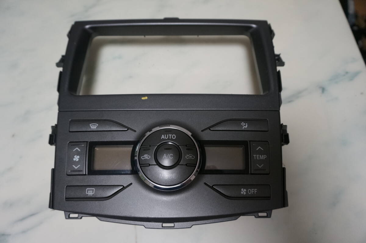 P040 トヨタ カローラフィールダー ZRE144G/ZRE142 純正 エアコンスイッチ センターパネル オーディオ枠 中古 即決拍卖