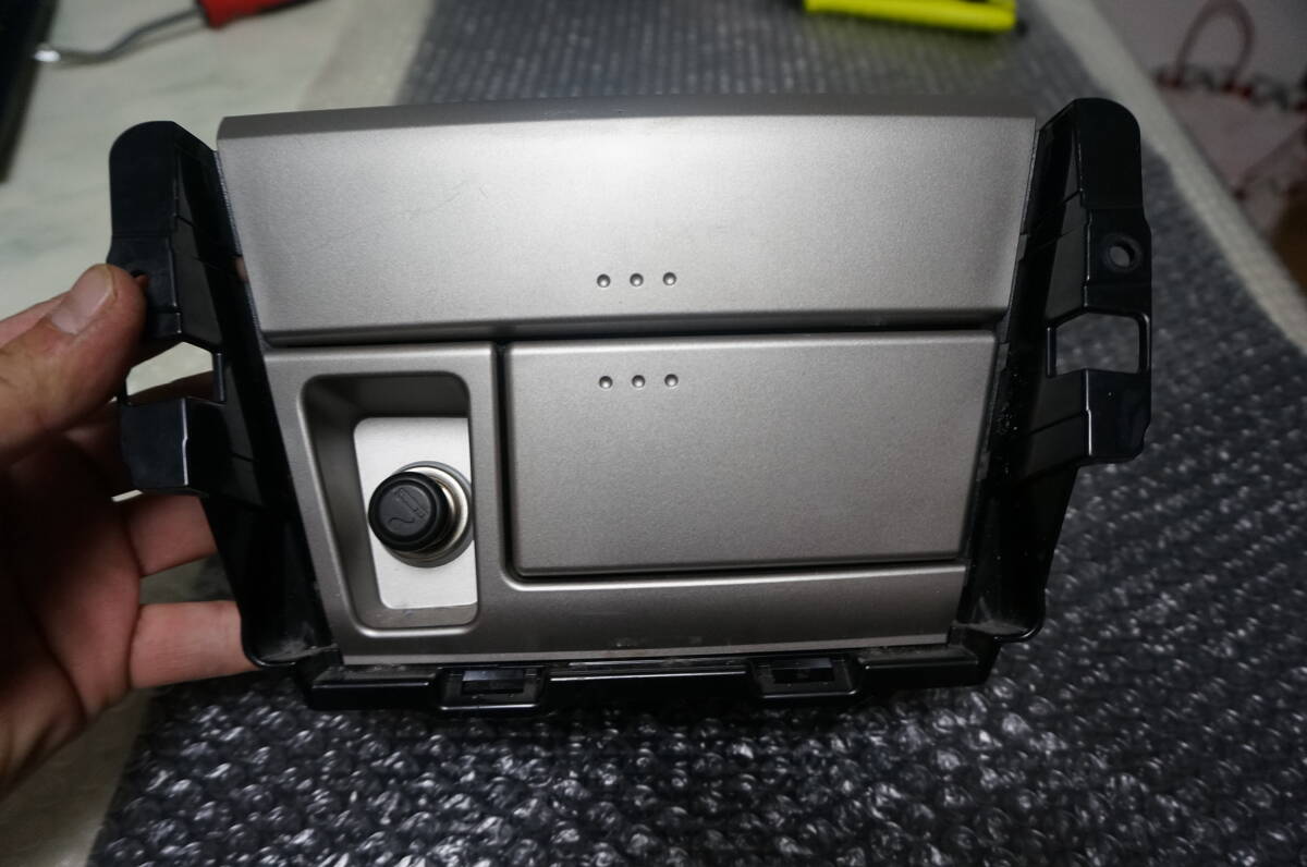 P111 インストルメントクラスタフィニッシュパネルSUB-ASSYLWRCTRのみ 55406-33100 カムリ用 トヨタ純正部品拍卖