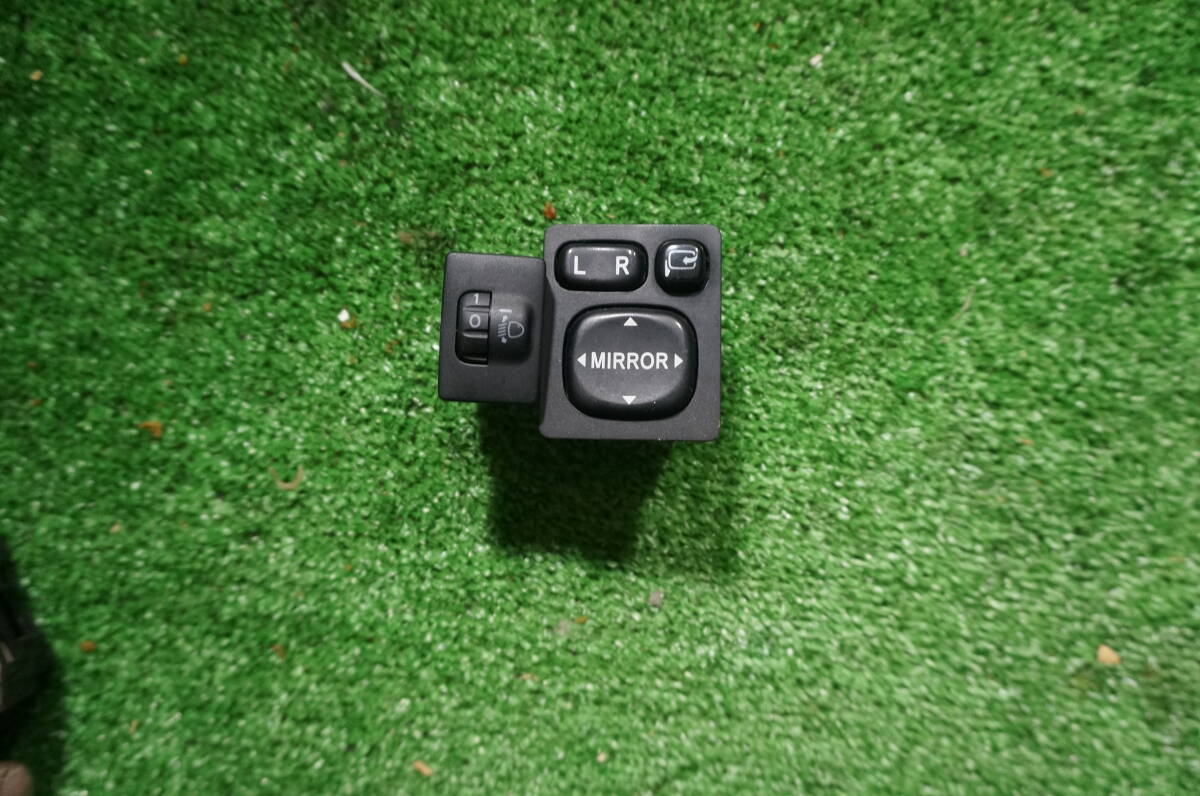 U029 トヨタ ZVW 30 プリウス ドアミラースイッチ ドアミラー スイッチ ヘッドライト レベライザースイッチ拍卖