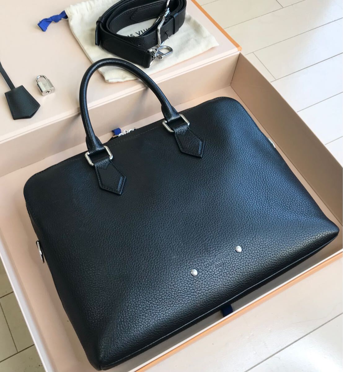 Louis Vuitton Armand PM トリヨン ブリーフケース拍卖