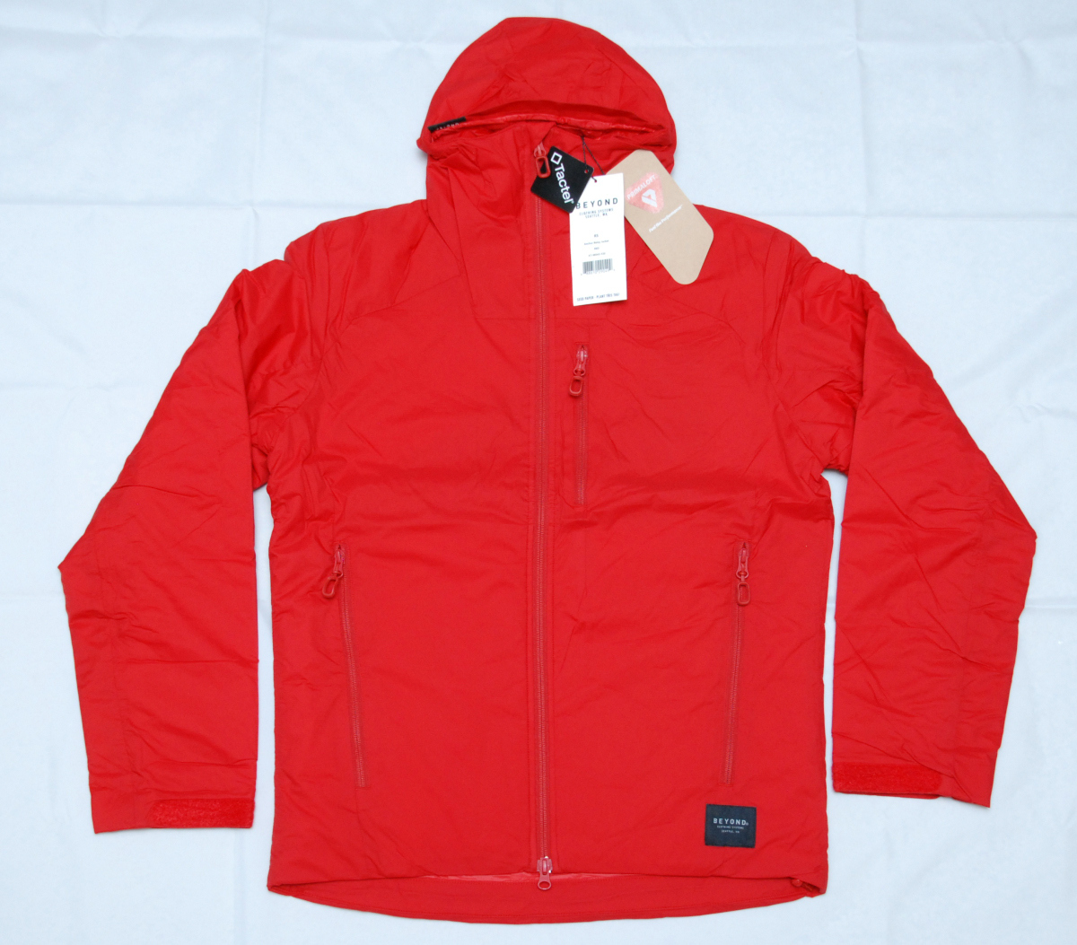 新品未使用 BEYOND CLOTHING Anchor Belay L7 ジャケット 赤 S R プリマロフト拍卖