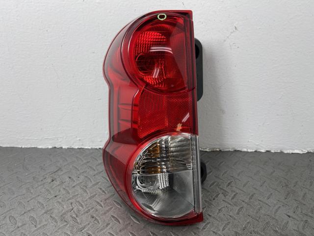 デリカD3 BM20 左 テール ランプ ライト MQ704555拍卖