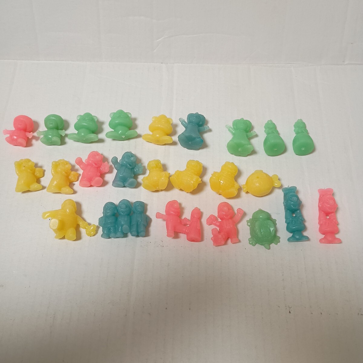 当時物 ファミコン消しゴム 蓄光タイプ スーパーマリオブラザーズ 24個セット 昭和レトロ拍卖