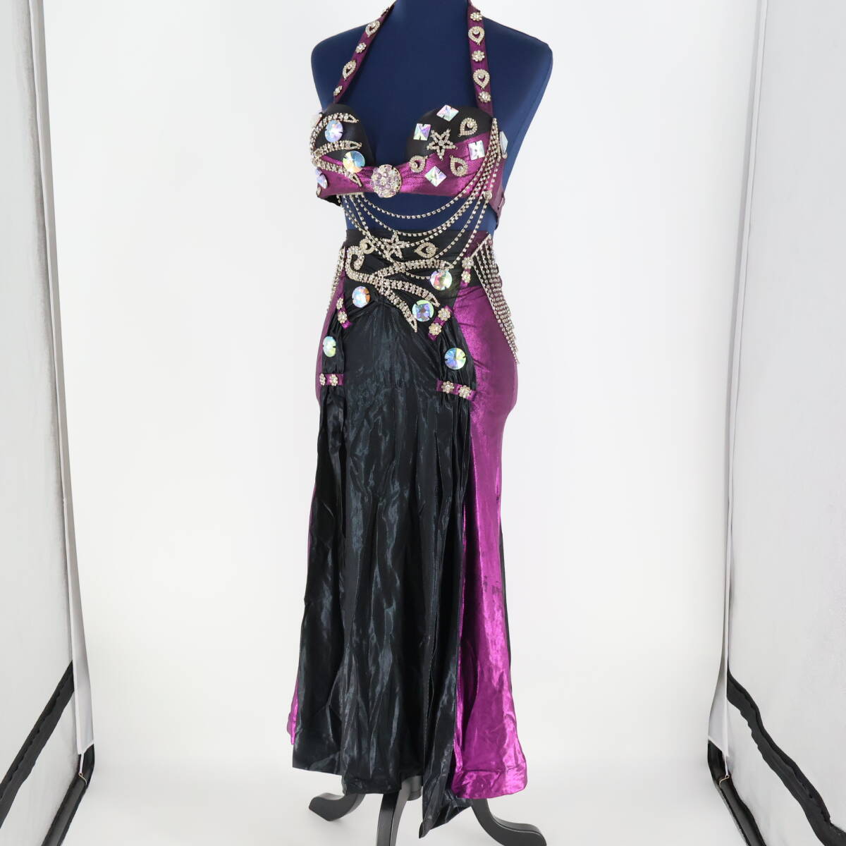 『送料無料』【ベリーダンス用 オリエンタル衣装】ブラック×パープル スパンコールラメ 紫 黒 スリット 星 四角 可愛い 煌びやか 光沢拍卖
