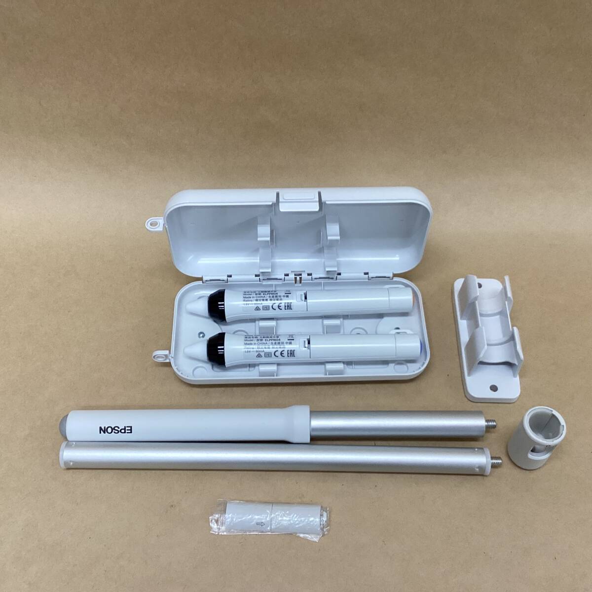 【2502081001】 EPSON Easy Interactive Pen A電子ペン(黄) ELPPN04A / B電子ペン(青) ELPPN04B 延長ロッド ペンホルダー付き拍卖