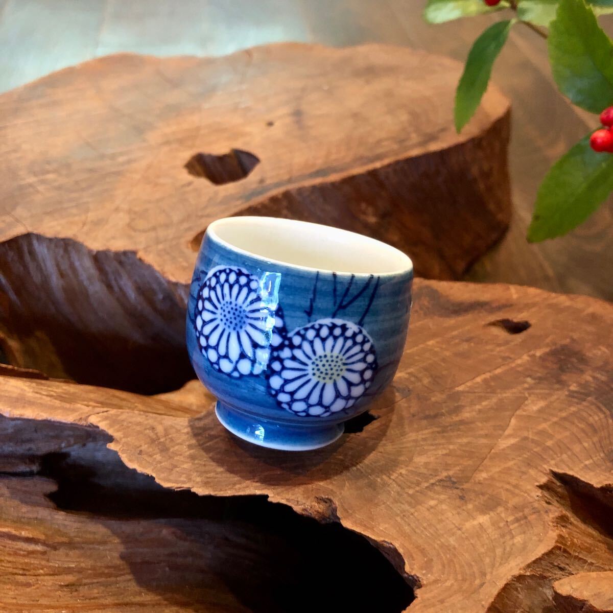 有田焼 菊 刷毛目 猪口◆猪口 盃 杯 晩酌 酒器 古民家 粋 レトロ 風雅 風流 膳 風情 数奇 伝統工芸 傾奇者 侘び寂び 割烹 和食 料理拍卖