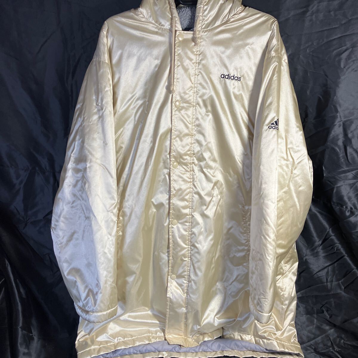 adidas ナイロンダウン ベンチコート 金色 サイズO テカテカ拍卖