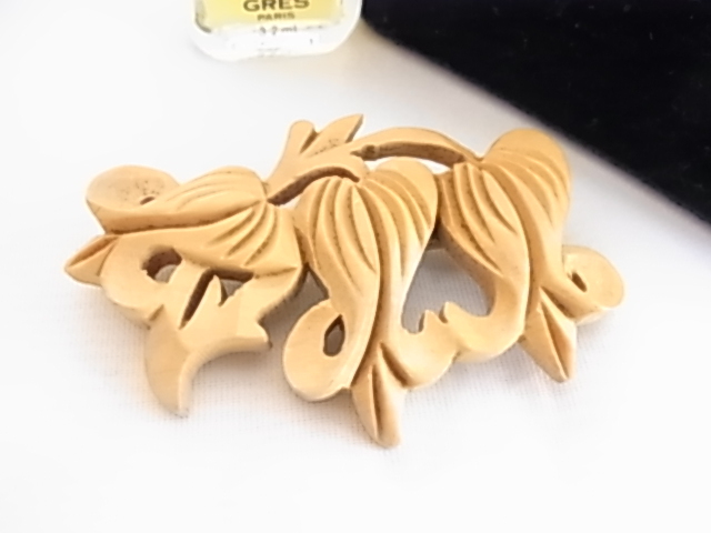 ビンテージ/ヴィンテージ 木製 ウッド 木 鈴蘭のお花の様な木彫りのデザイン すずらん 昭和レトロの素敵な和モダンのブローチ▽拍卖