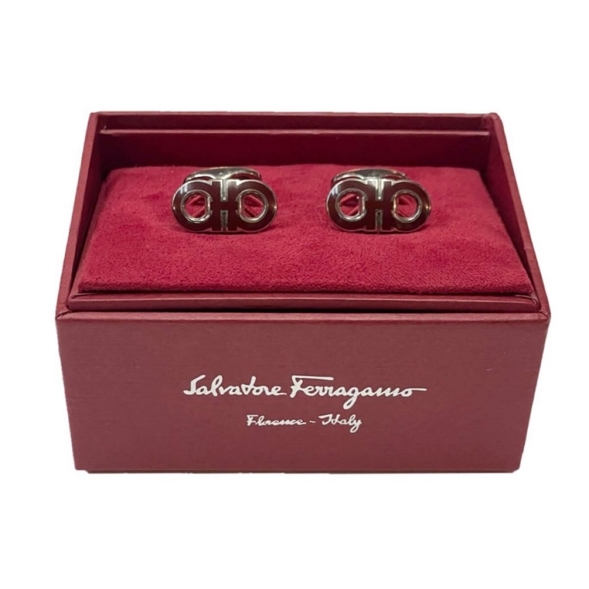 専用BOX付き MADE IN ITALY製 Salvatore Ferragamo ロゴデザインカフリンクス レッド×シルバー サルヴァトーレフェラガモ イタリア製拍卖