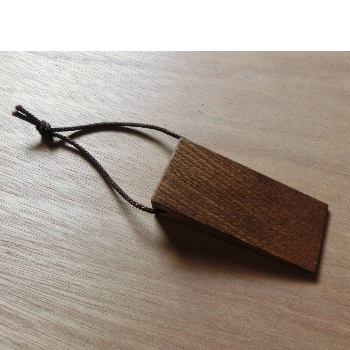 素朴でシンプル 無垢材 ドアストッパー 木製 ドア止め ミニ 1個 天然杢楢無垢材 Nas49 ブラウン拍卖