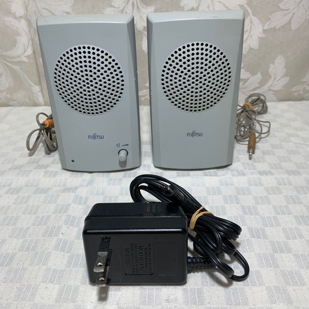 富士通 PC用アンプ付スピーカー 4Ω 2W+2W 動作確認済拍卖