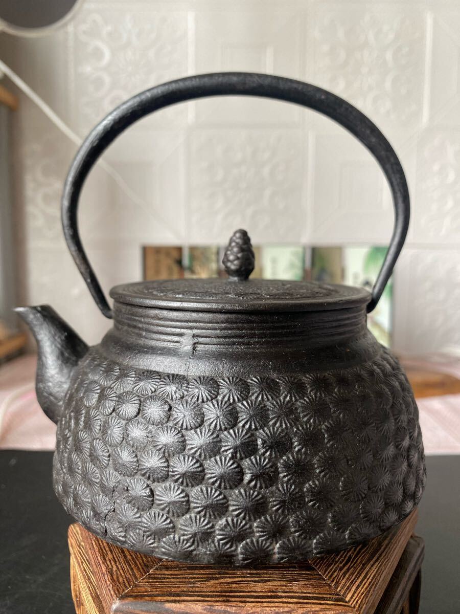 送料無料 未使用 鉄瓶 急須 南部鉄器 茶道具茶器 金属工芸 鉄器 アンティーク 鉄製 煎茶道具 在銘 鉄器 南部鉄瓶 拍卖