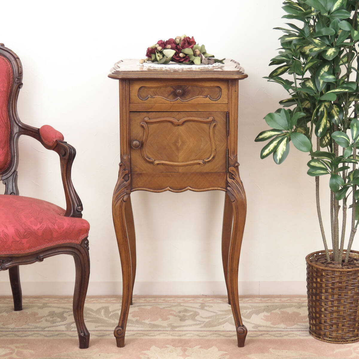 フランスの優雅なネコ脚のナイトテーブル/キャビネット/飾り台/花台/ランプ台/店舗什器/ディスプレイ/インテリア/アンティーク家具/A-4188拍卖