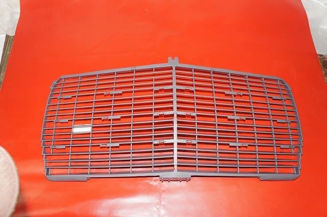 メルセデスベンツW123用ラジエターインナーグリル (18)拍卖