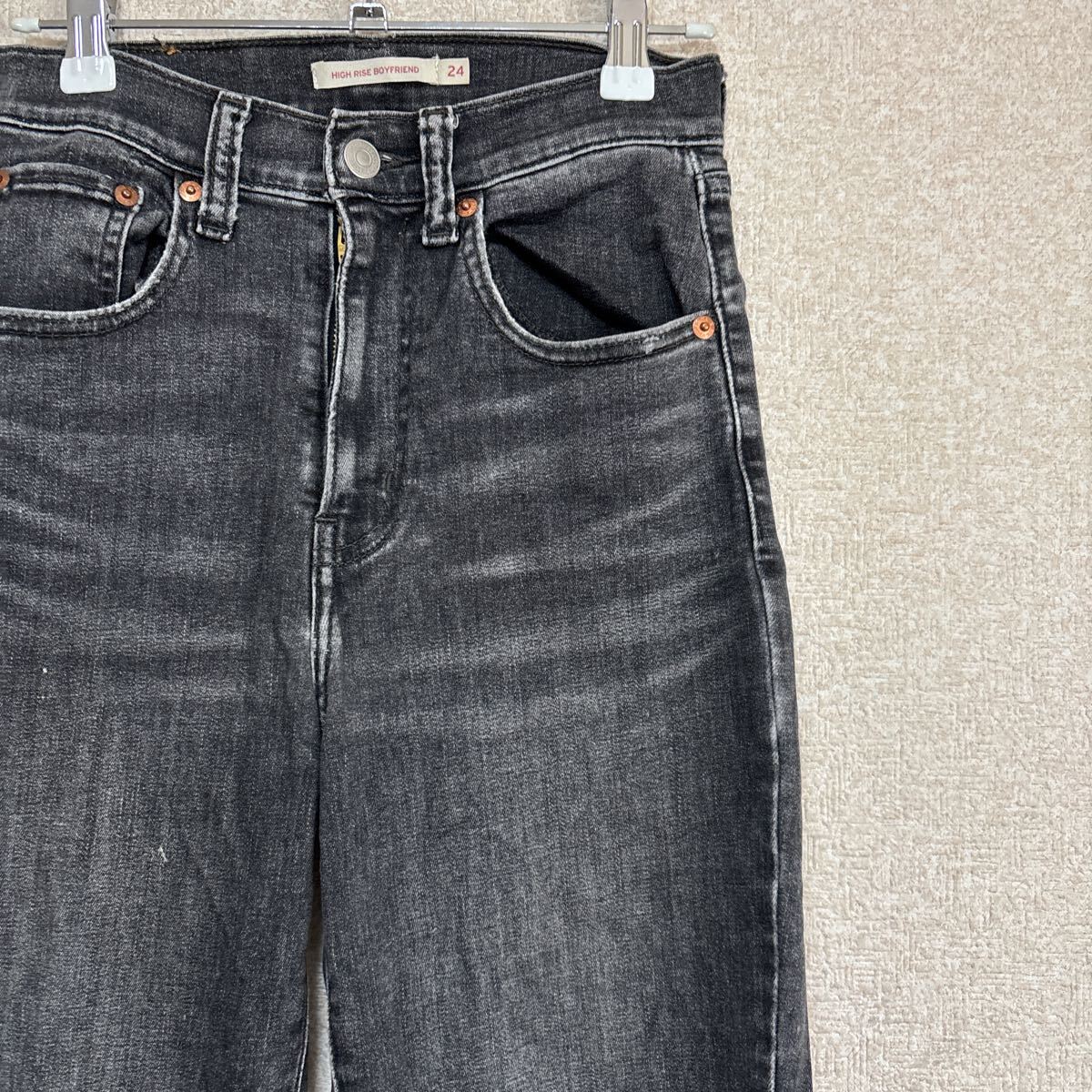 レディースデニム levi's リーバイス HIGH RISE BOYFRIEND 24サイズ ブラックデニム ストレッチデニム レディースXSサイズ相当拍卖