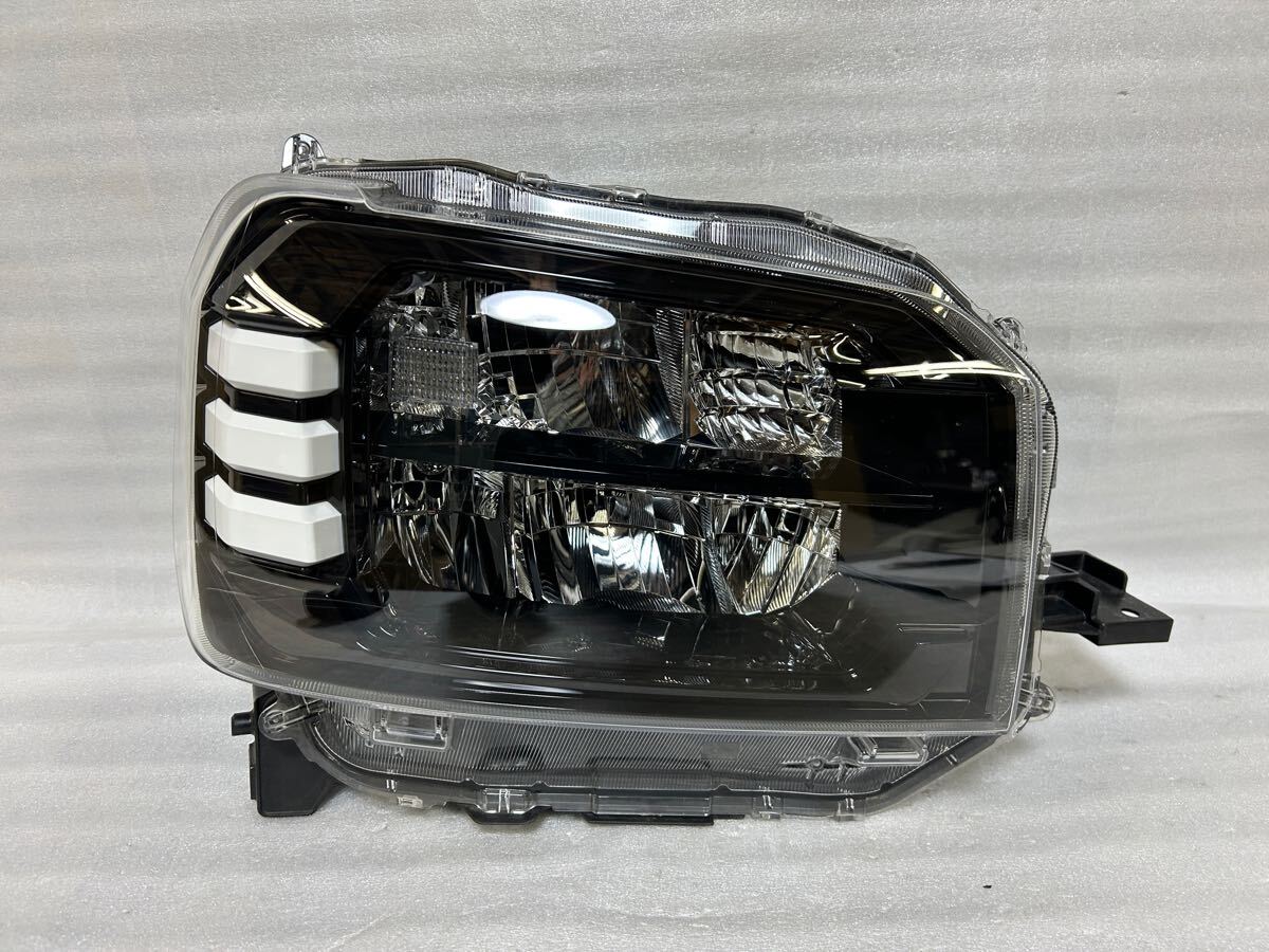 B10802 タフト LA900S LA910S 右ヘッドライト LED KOITO 100-6907E 打刻 TR 81110-B2890拍卖