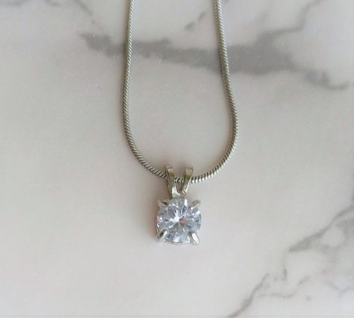 一粒ダイヤ CZ ネックレス シルバー ペンダント シンプル スネーク スネークチェーン 拍卖