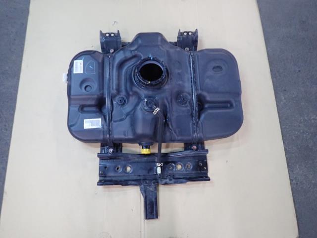 フィット DAA-GP5 フューエルタンク NH624P 17044-T5A-000拍卖