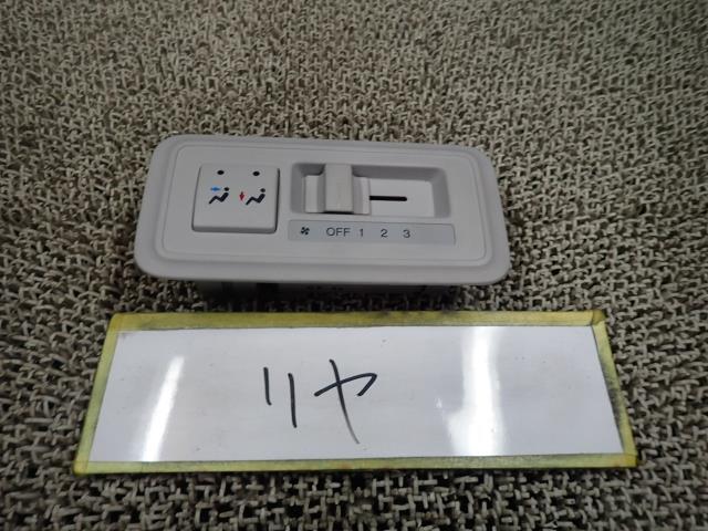 ステップワゴン DBA-RK6 エアコンスイッチパネル NH812P 79660-SZW-941ZA拍卖