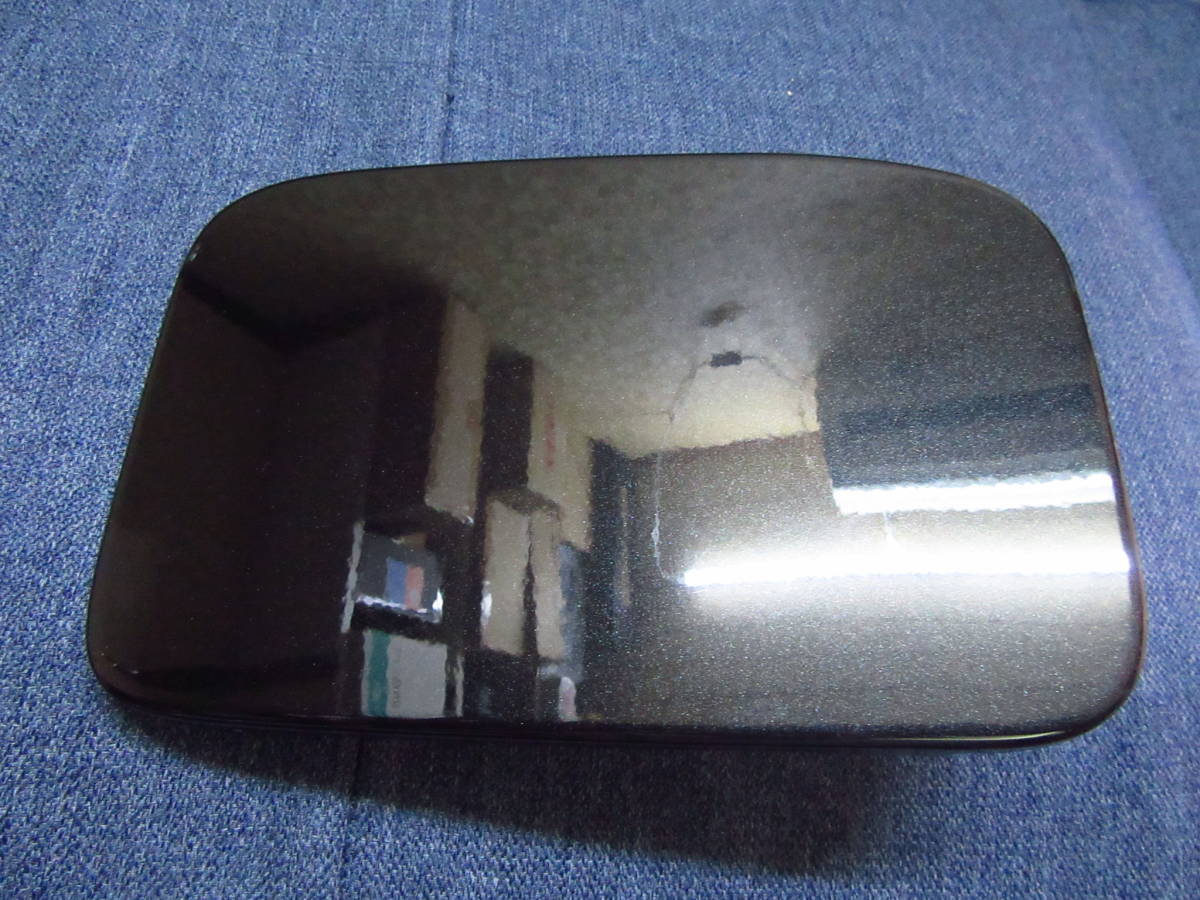 200系 ハイエース レジアスエース 純正 フューエルカバー 美品 ブラックマイカ209拍卖