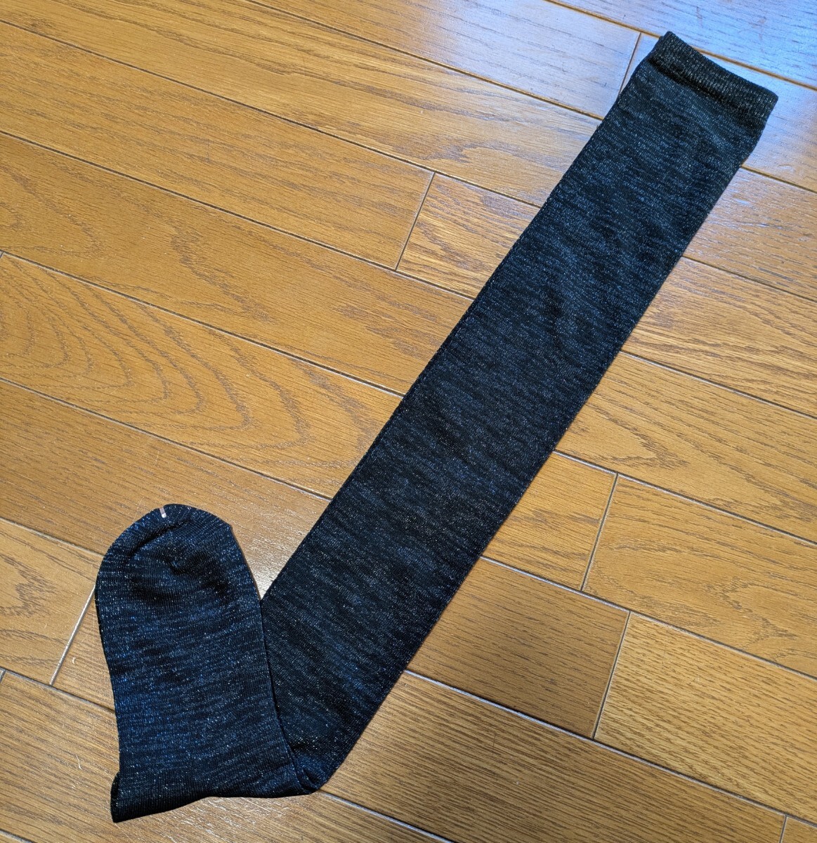 【レッグウェア】レディース・オーバーニーソックス・60 cm丈・キラキララメ入り・優しい肌触り・黒ソックス拍卖