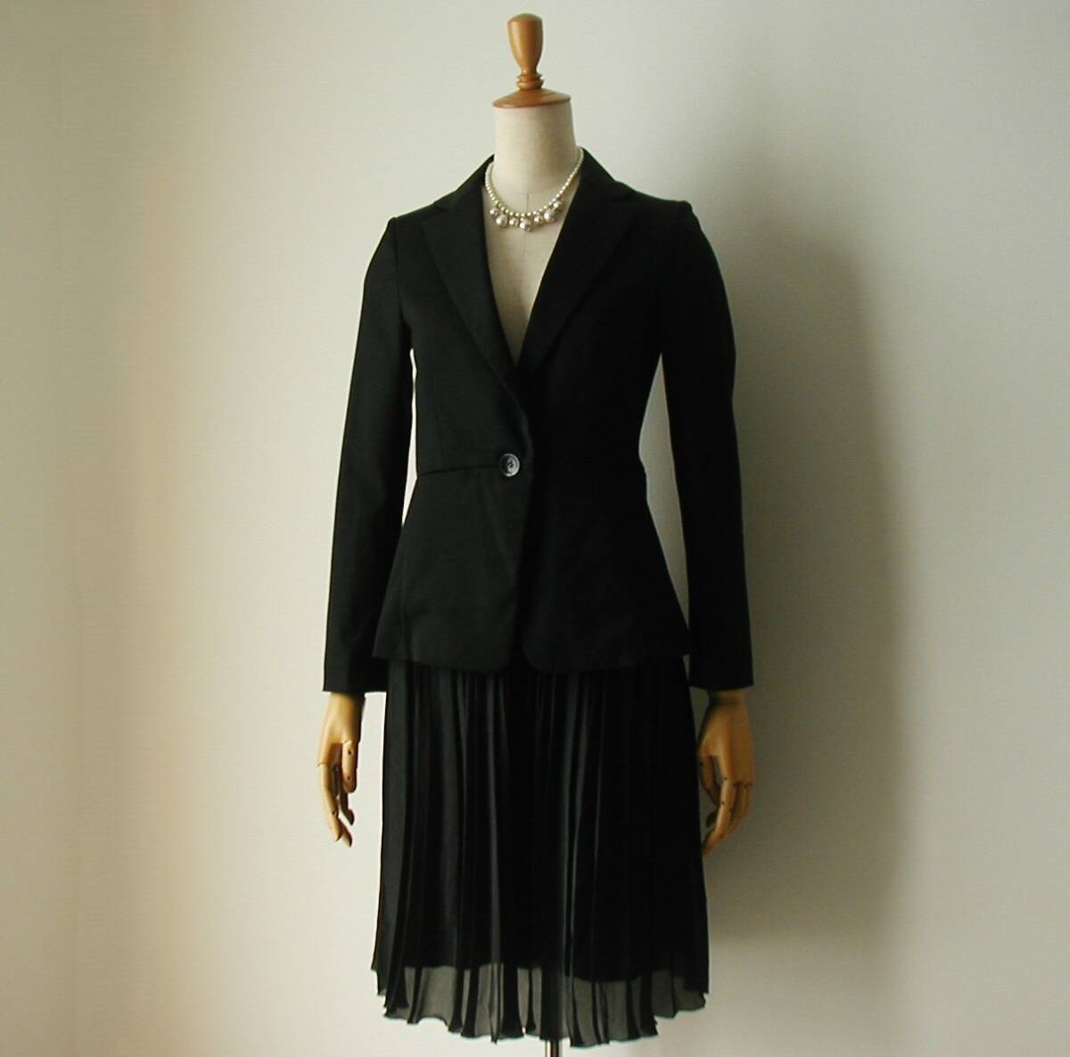 ロートレアモンのジャケットとINDIVIインディヴィのプリーツスカート/小さいサイズ5号7号/セットアップ/黒ブラック/入学式/卒業式/スーツ拍卖
