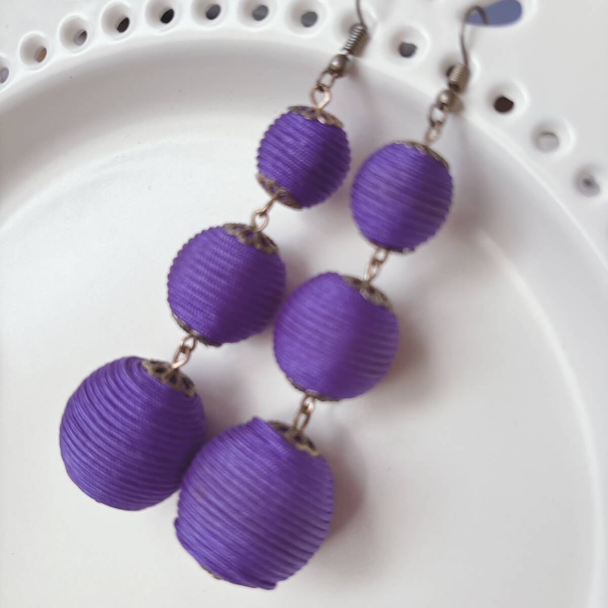 ボンボンピアス 糸巻 ロングピアス ゆらゆら 紫 パープル☆Vintage jewelry accessories R0283拍卖