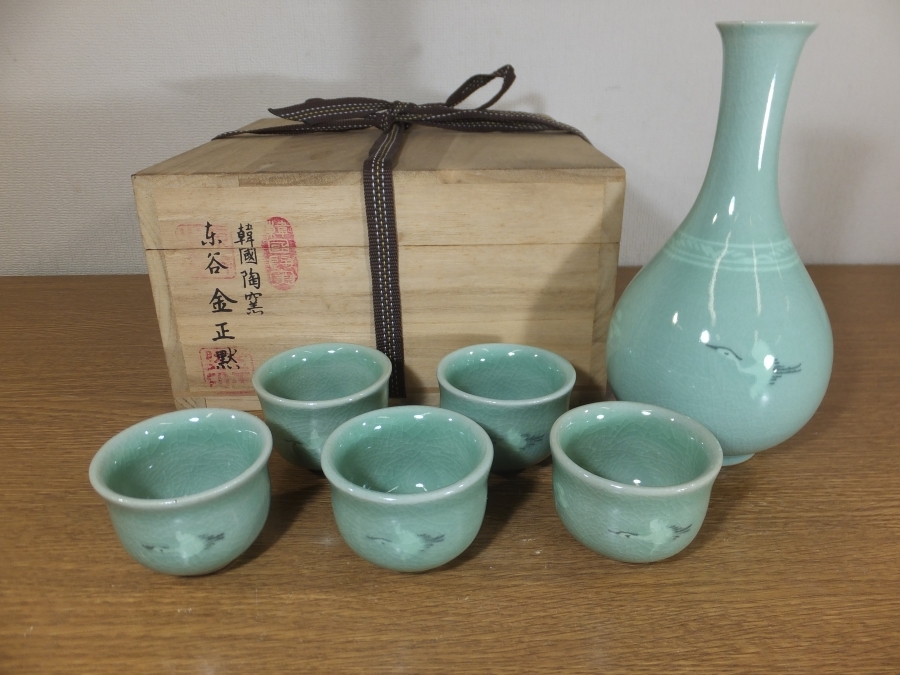 【真作保証】 金正黙 自作 高麗青磁白黒象嵌雲鶴紋 酒器 韓国陶窯 東谷 コレクター放出品 (柳海剛 池順鐸 安東五) 韓国 朝鮮拍卖