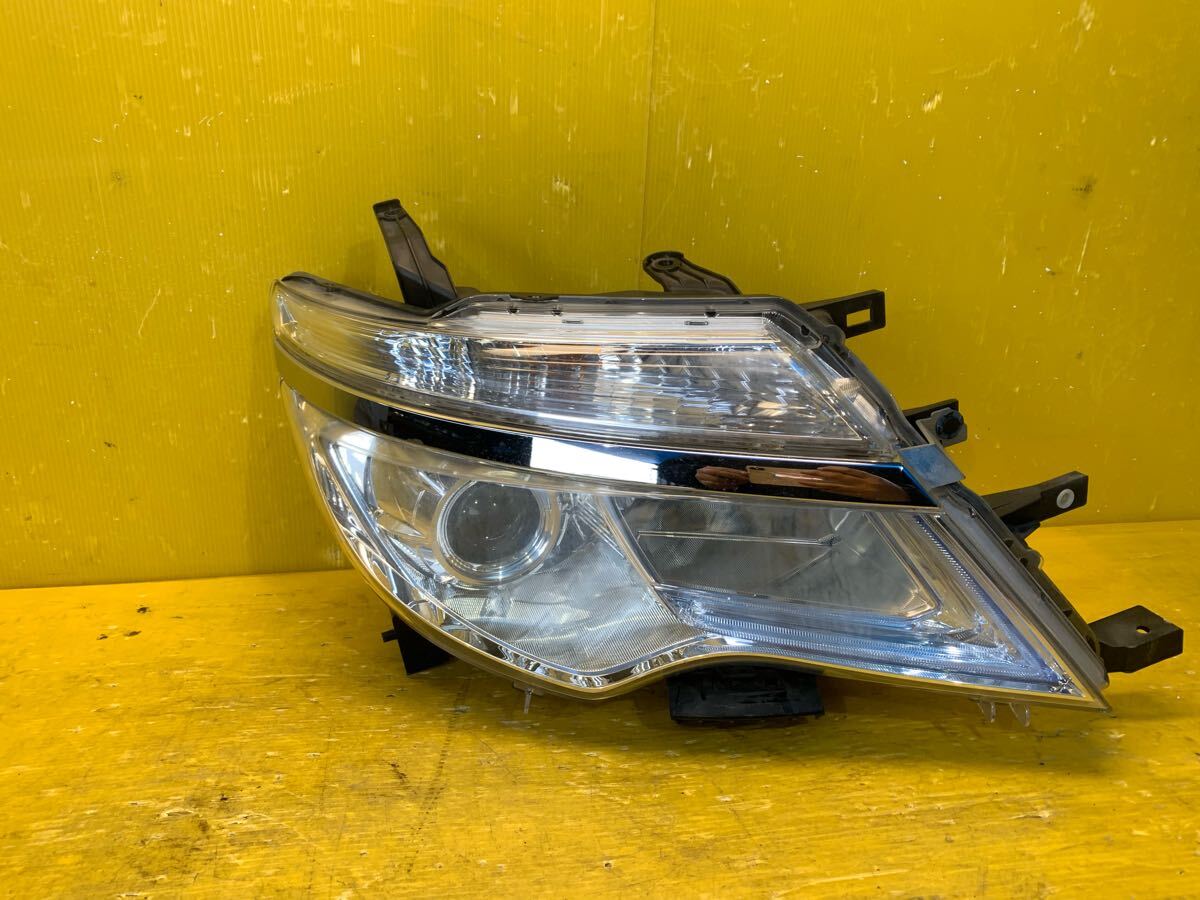 (43191) 日産 セレナ 後期 C26 右ヘッドライト KOITO100-23682 送料1980円(北海道/沖縄県はお問い合わせ下さい)拍卖
