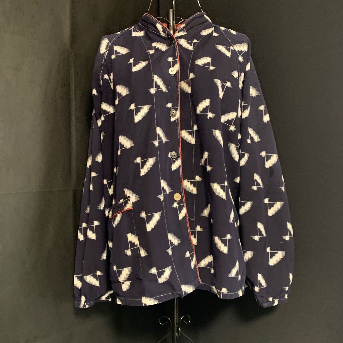 ☆シャツ 長袖 スモーク 藍染 生地 刺し子 リメイク素材 ハンドメイド 古布 型染め 絣 手作り パッチワーク かすり(A-1384)拍卖