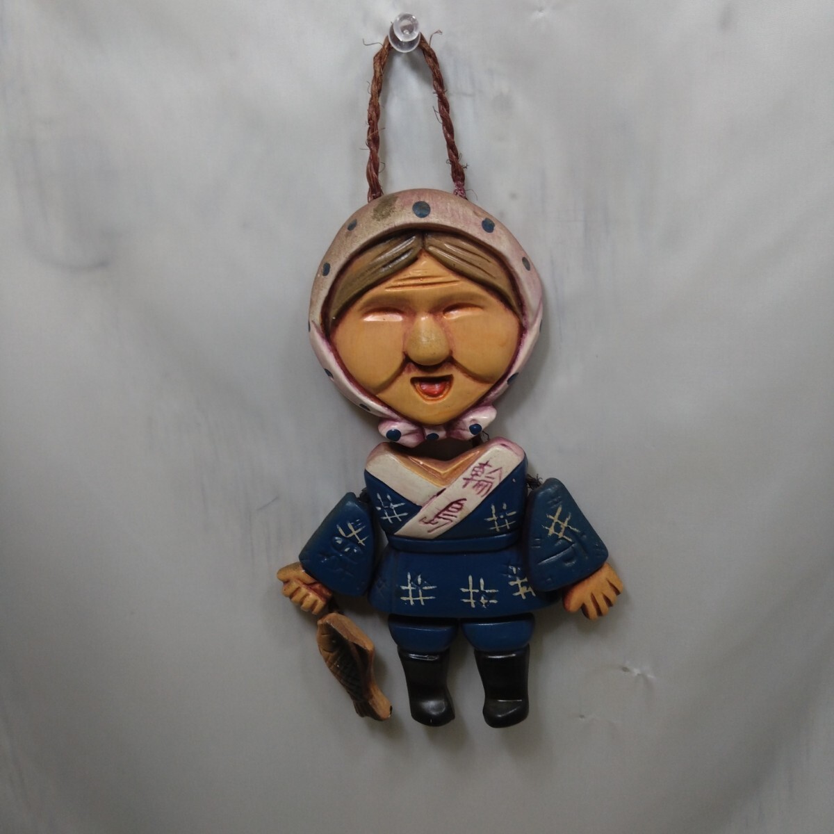 【当時物】 輪島 朝市 農民美術 漁港 おばあちゃん オブジェ 壁掛け アンティーク 昭和レトロ ビンテージ 陶器製 藁拍卖