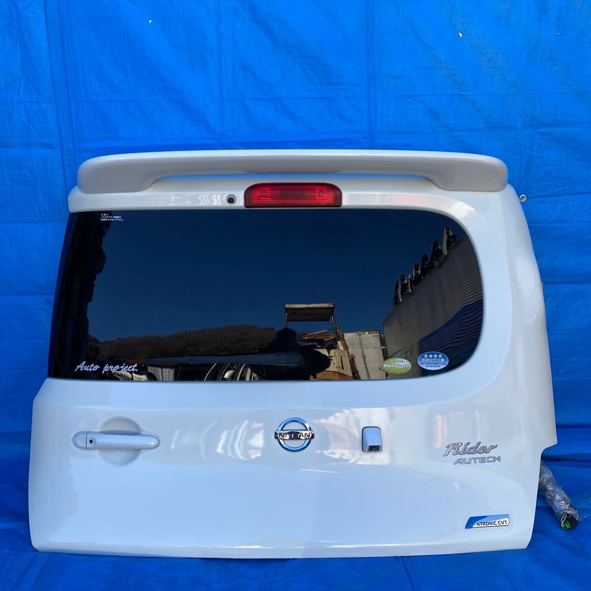 ◆ニッサン キューブ ライダー《Z12 NZ12》純正 バックドア リアゲート スポイラー付き バックカメラ付き QX1 (パール 白) K010M-1FAMA◆拍卖