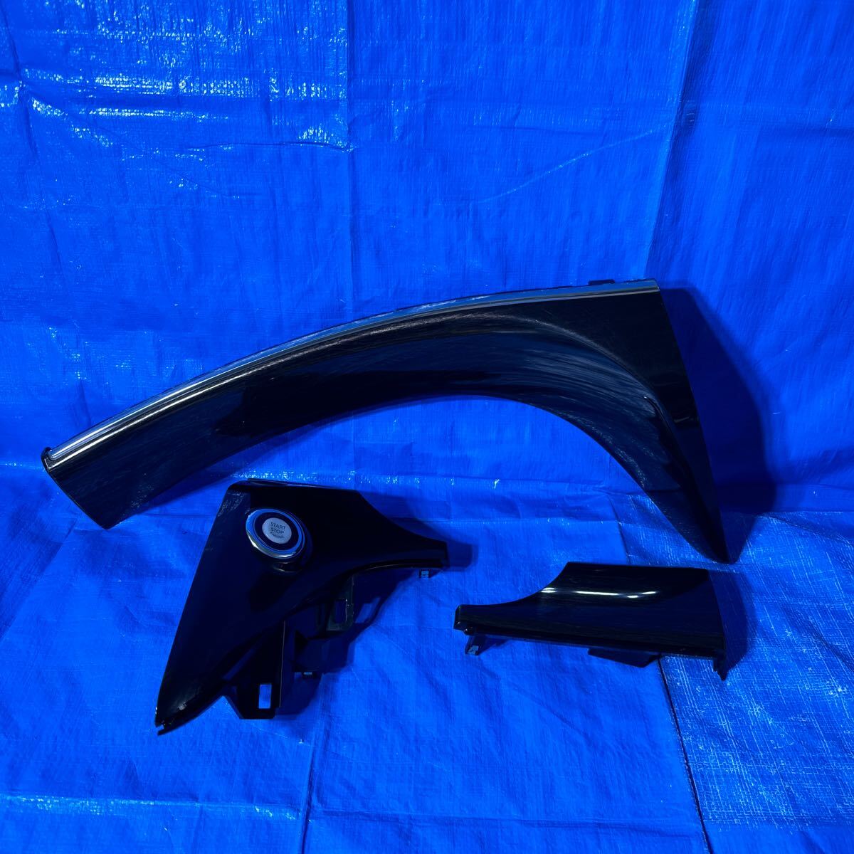 ◆ニッサン エルグランド《PE52 PNE52 TE52 TNE52 E52》純正 インテリアパネル パネル 3点 木目調 68410-1JB0A 68411-1JB0A 68412-1JB0A◆拍卖