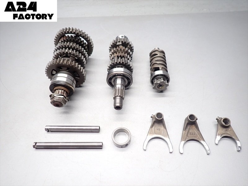 G1R7-0124 カワサキ ZRX400 エンジンパーツ-4 ミッション メイン カウンター シフトドラム フォーク 【ZR400E 1994年式】拍卖