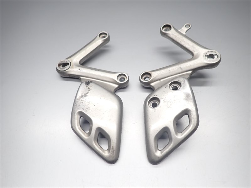 H1R7-0213 スズキ バンディット250VZ ステッププレート 左右 純正品 【GJ77A 1997年式 VCエンジン】拍卖