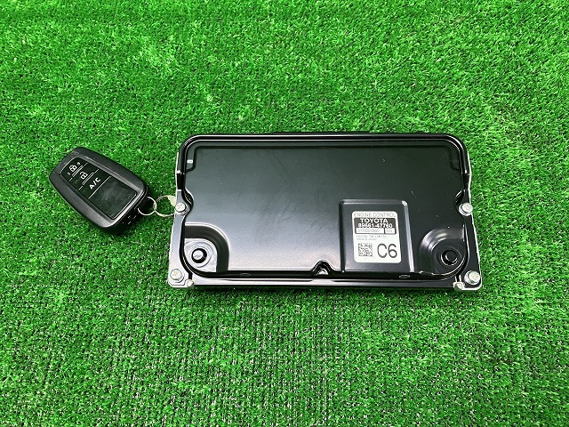 トヨタ ZVW52 プリウス エンジンコンピューター 89661-47760 241130252拍卖