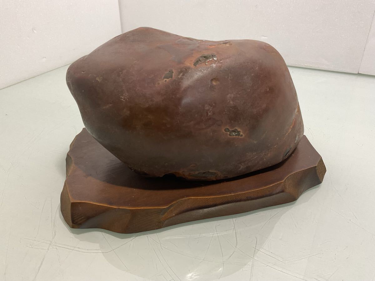 詳細不明 約3kg☆小ぶり 花石 鑑賞石 木製台付き☆瑪瑙 銀花石 菊花石 梅花石 観賞石 盆石 盆景石 盆栽 名石 置石 置物 石 和室 拍卖