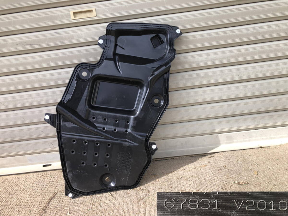 AAHH40W AAHH45W ヴェルファイアハイブリッド 運転席 サービスホールカバー 67831-V2010拍卖