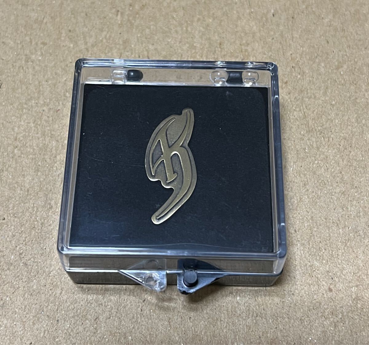 氷室京介 PJB Kロゴ ピンズ ピンバッジ ゴールド拍卖