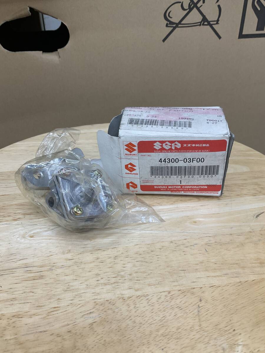 SUZUKI フューエルコックアッシー 44300-03F00 44300-03F01 純正 S:青BOX① 2502拍卖